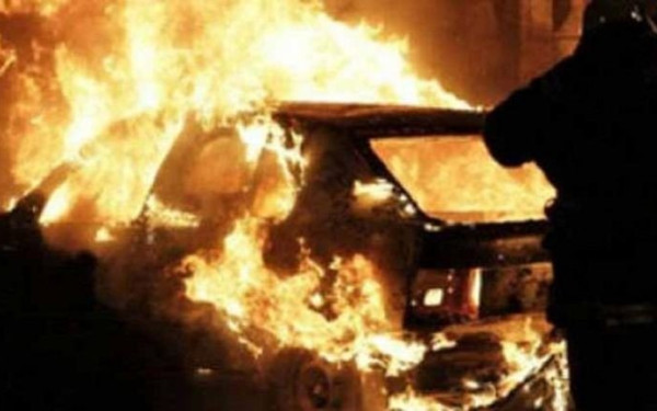 Φωτιά ξέσπασε σε αυτοκίνητο εν κινήσει στη Θεσσαλονίκη