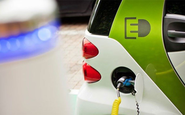 Πώς οι ταχυφορτιστές βλάπτουν την υγεία - Τι δείχνει έρευνα του Bloomberg