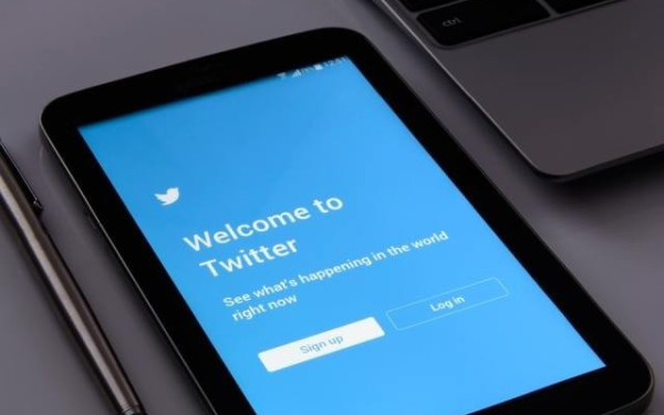 Twitter: Μεγάλες εταιρίες αποσύρουν τις διαφημίσεις τους λόγω αναρτήσεων παιδικής πορνογραφίας