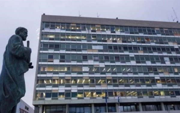 Επεισόδιο μεταξύ μελών της ΔΑΠ και της ΠΑΝΣΠ έξω από τη βιβλιοθήκη του ΑΠΘ