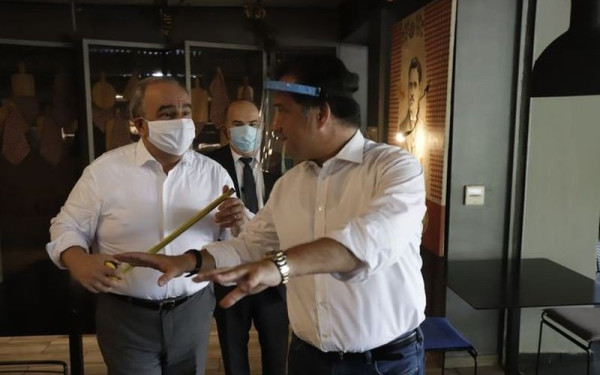 Σε καραντίνα Α. Γεωργιάδης και Ν. Παπαθανάσης - Δε θα συνοδεύσουν τον Μητσοτάκη στη Θεσσαλονίκη