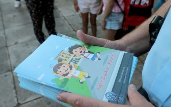 Έντυπα κυκλοφοριακού ενδιαφέροντος θα διανείμει η Τροχαία σε μαθητές τη Δευτέρα 