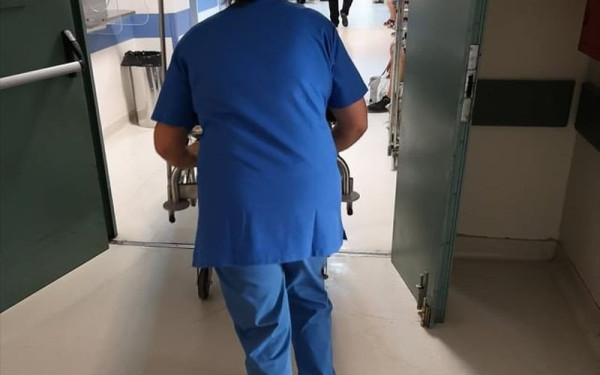 Η «υπόκλιση» του Β. Κικίλια σε 10 νοσηλεύτριες της Κρήτης