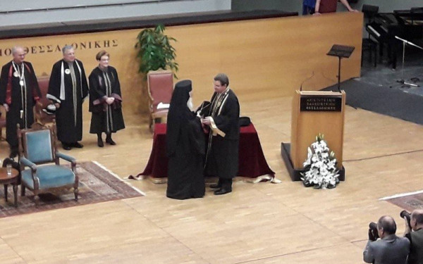 Θεσσαλονίκη: Ο «Χρυσούς Αριστοτέλης» απονεμήθηκε στον αρχιεπίσκοπο Αλβανίας Αναστάσιο (Φωτ.-βίντεο)