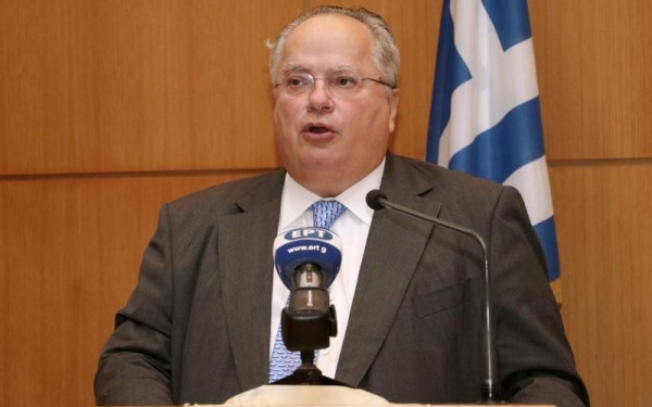 Ο πρώην ΥΠΕΞ Ν. Κοτζιάς διαψεύδει τους ισχυρισμούς της Β. Μακεδονίας για τη φανέλα της εθνικής ομάδας 