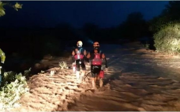 Βόλος: Αγωνία να μην σπάσει λιμνοδεξαμενή και πλημμυρίσει ο Αλμυρός - Τρεις εγκλωβισμένοι