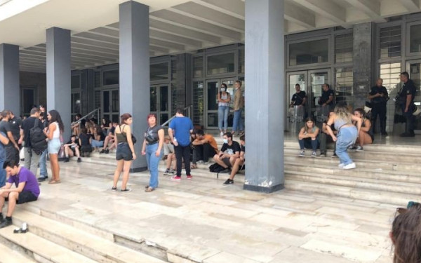 Θεσσαλονίκη: Αρχίζουν σήμερα οι απολογίες των 51 συλληφθέντων για την προχθεσινή "παρέμβαση" στην περιοχή του Λευκού Πύργου