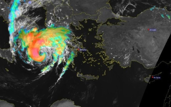 O ισχυρότερος κυκλώνας από τα μέσα του 20ού αιώνα στη Μεσόγειο o «Ιανός»