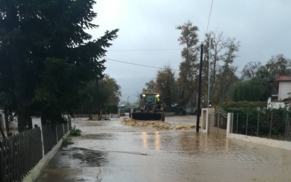 Πλημμύρες στη Φθιώτιδα -Μάχη για απεγκλωβισμό ανθρώπων