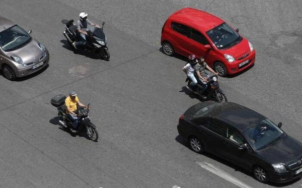 «Φρέναραν» οι πωλήσεις αυτοκινήτων