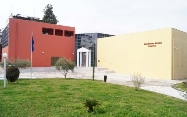 ΥΠΠΟΑ: "Δύο μέτρα νερό και λάσπη στο Αρχαιολογικό Μουσείο Καρδίτσας"