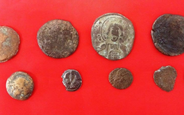 Χαλκιδική: Έκρυψε 180 αρχαία νομίσματα σε τενεκέ με λάδι για να τα στείλει στη Γερμανία