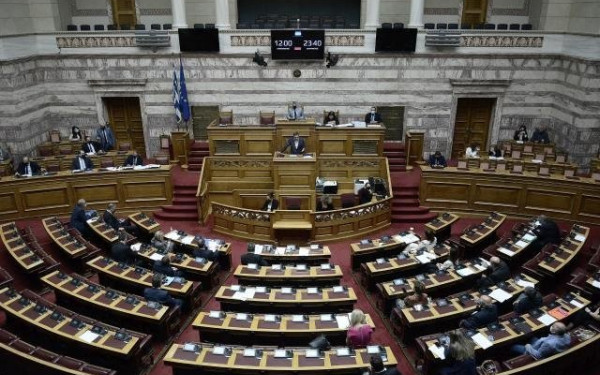Ψηφίσθηκε το νομοσχέδιο του υπουργείου Οικονομικών για την πάταξη του λαθρεμπορίου