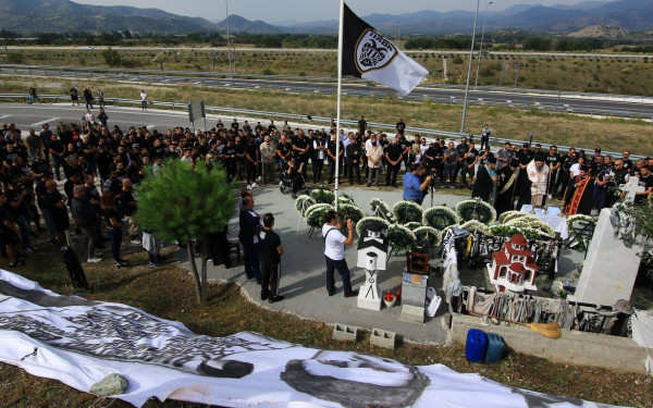 ΠΑΟΚ: Επιμνημόσυνη δέηση στα Τέμπη (βίντεο)