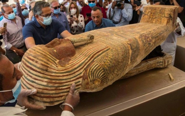 Αρχαιολογική ανακάλυψη στην Αίγυπτο: Εκατό σαρκοφάγοι 2.500 ετών στην Νεκρόπολη της Σακκάρα