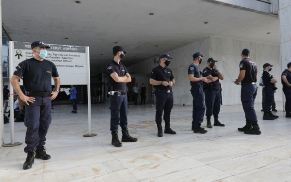 Η αστυνομία απαγόρευσε την αυριανή συγκέντρωση των Χρυσαυγιτών (Bίντεο)