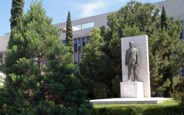 Καταγγελία για «ομηρία» καθηγήτριας στο ΑΠΘ - Τι απαντούν οι φοιτητές στο makthes