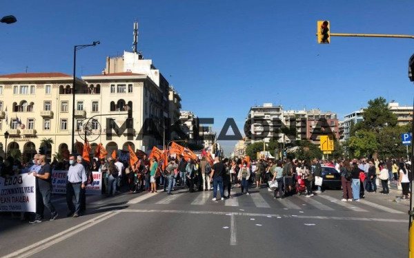 Θεσσαλονίκη: Πορεία με αφορμή την 24ωρη απεργία της ΑΔΕΔΥ (Βίντεο - Φωτ.)