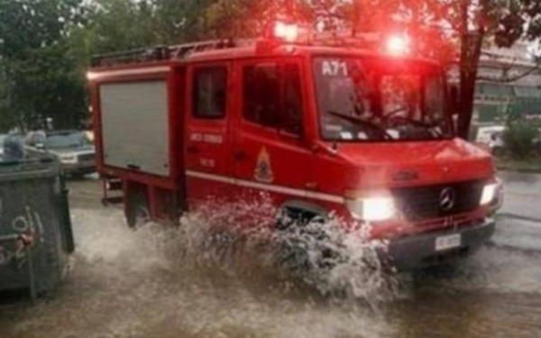 Θεσπρωτία: Ανεμοστρόβιλος σάρωσε την Παραμυθιά - Ξήλωσε στέγες και έριξε δέντρα