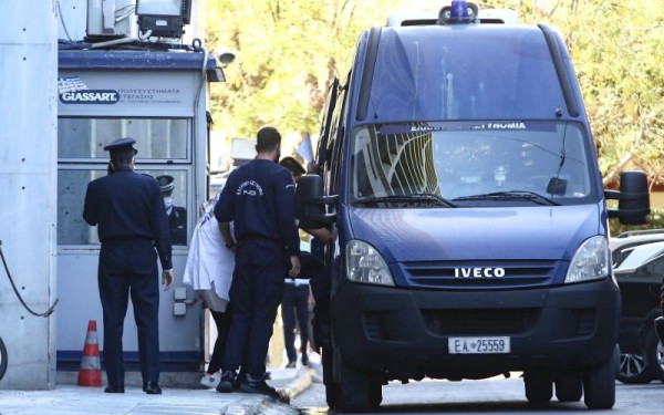 Η μεταγωγή των καταδικασθέντων για την Χρυσή Αυγή στις φυλακές (Φωτ.)