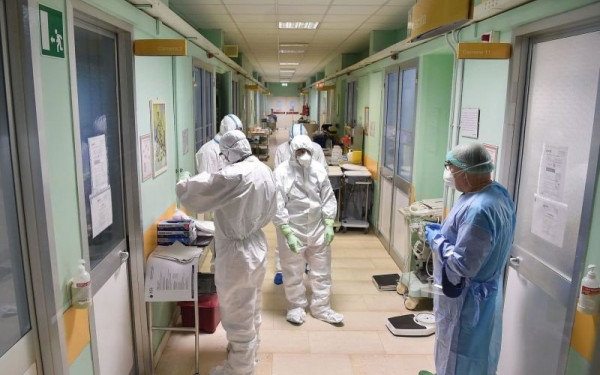 Ανεμβολίαστοι υγειονομικοί: Επιστρέφουν σήμερα στα καθήκοντά τους μετά από 16 μήνες αναστολής εργασίας