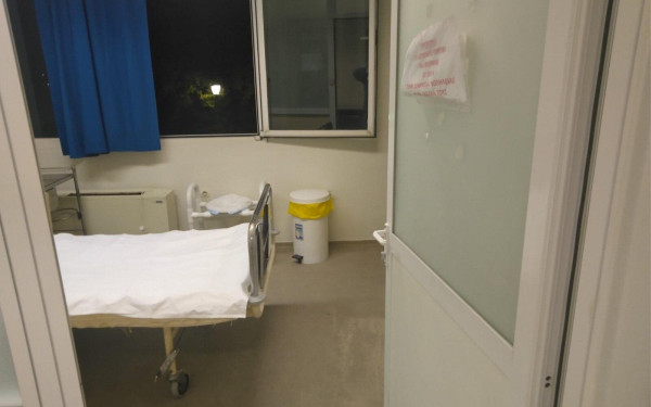 ΠΟΕΔΗΝ: 373 ασθενείς με κορονοϊό και τρία παιδιά νοσηλεύονται στα νοσοκομεία της Θεσσαλονίκης- Μόλις 15 κενές κλίνες ΜΕΘ (Φωτ.)