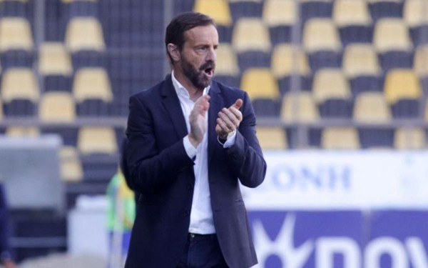 Μάντζιος: "Ωραίο να είσαι αήττητος, αλλά έχουμε πολύ δρόμο μπροστά μας" (βίντεο)