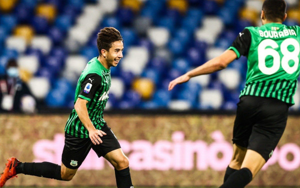 Ιταλία: Παρέσυρε και τη Νάπολι η εκπληκτική Σασουόλο (βίντεο)