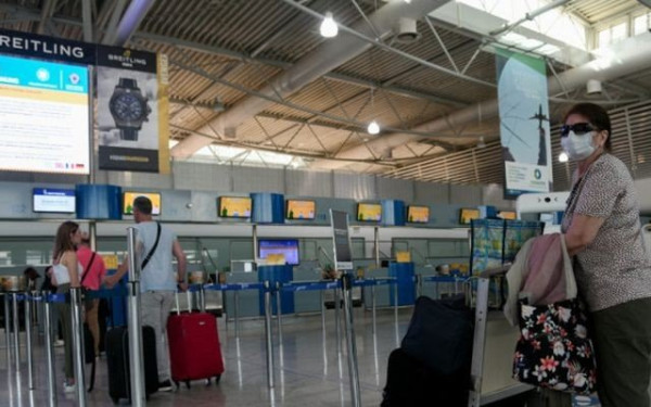 Σοκ στο αεροδρόμιο του Ισραήλ: Δεν είχαν εισιτήριο για το μωρό τους, το άφησαν κι έφυγαν