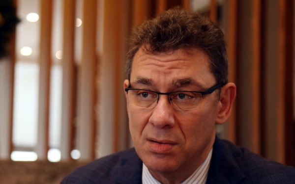 Pfizer -Μπουρλά: Η διανομή του εμβολίου θα ξεκινήσει λίγες ώρες μετά την έγκρισή του (βίντεο)