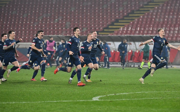 EURO: Απίθανα πράγματα στα μπαράζ και πρόκριση για Ουγγαρία, Σλοβακία και Σκωτία (βίντεο)