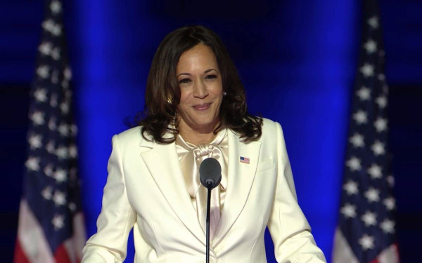  Η Κάμαλα Χάρις, πρώτη γυναίκα αντιπρόεδρος των ΗΠΑ, διαβεβαιώνει ότι "δεν θα είναι η τελευταία" (βίντεο) 