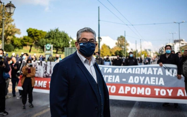 Δ. Κουτσούμπας για τον εμβολιασμό: "Προσωπικό παράδειγμα και μήνυμα αναγκαιότητας μαζικής συμμετοχής"