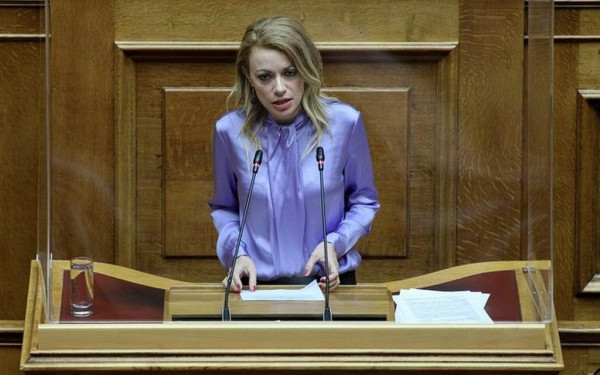 Μετά το ΜεΡΑ25 ανεξαρτητοποιήθηκε και από τον ΣΥΡΙΖΑ η Αγγελική Αδαμοπούλου 