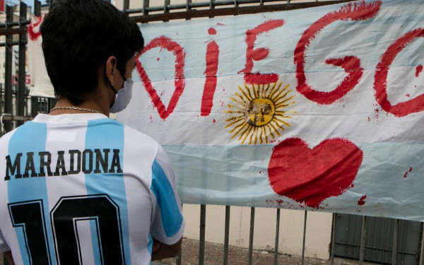 Αργεντινή: Στην Κάσα Ροσάδα η σορός του Μαραντόνα - Συγκλονιστικές οι εικόνες από τη χώρα που θρηνεί