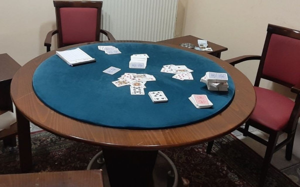 Κρήτη: Ο «Θανάσης» στο καφενείο τους έστειλε στο τμήμα