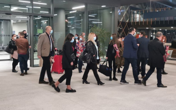 Ήρθαν για να μείνουν όσο... χρειαστεί οι δέκα εθελόντριες νοσηλεύτριες από την Κρήτη 