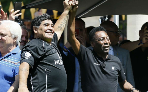 Πελέ για Ντιέγκο: «Μία μέρα θα κλωτσάμε μαζί μία μπάλα στον ουρανό»