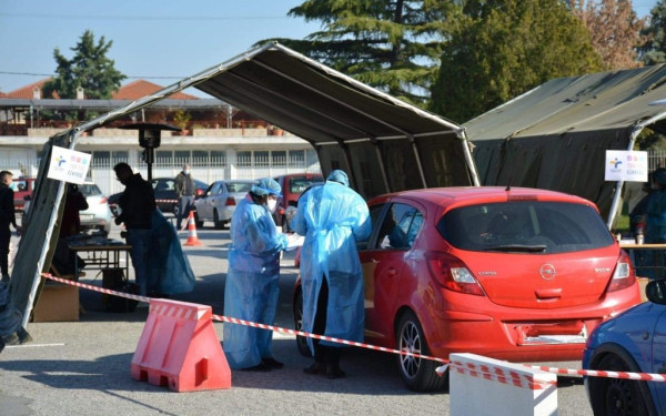 Πολίτες εξετάστηκαν για COVID 19 στον δήμο Βέροιας (φωτ.)