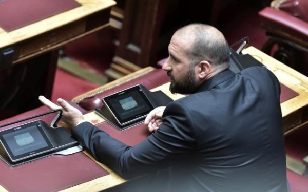 ΣΥΡΙΖΑ: Ζήτημα δημοκρατίας και δικαιωμάτων ο γάμος και η τεκνοθεσία όλων των ανθρώπων