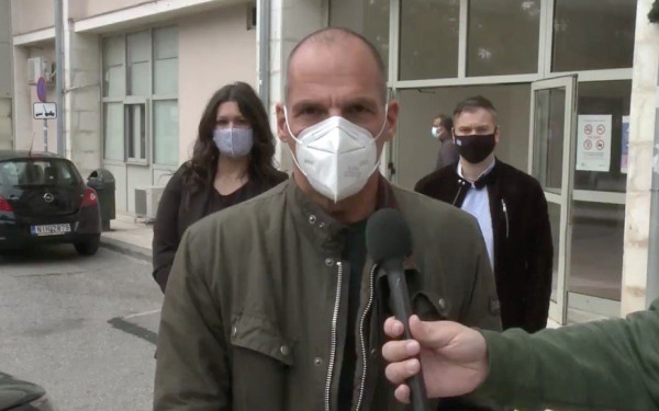 Βαρουφάκης από Θεσσαλονίκη: Μονιμοποιήστε τώρα τους επικουρικούς γιατρούς που εργάζονται στις δημόσιες ΜΕΘ (Βίντεο)
