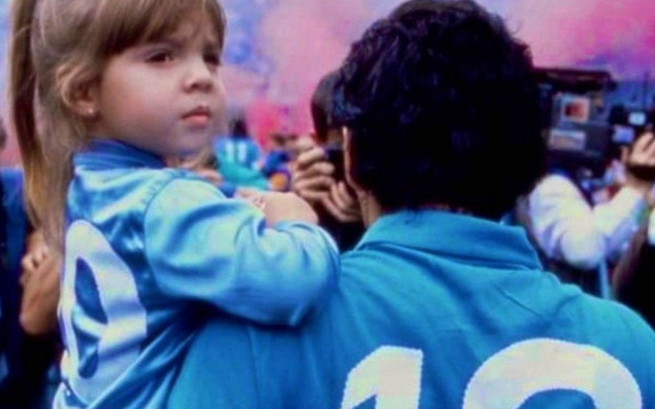 Κόρη Μαραντόνα: "Μου λείπεις ήδη μπαμπά"