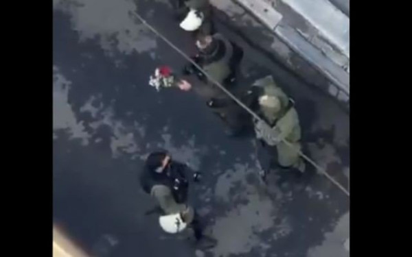 Μαυροειδάκος για επέτειο Γρηγορόπουλου: Δεν είναι εικόνα αστυνομικού να καταστρέφει ανθοδέσμη (Βίντεο)