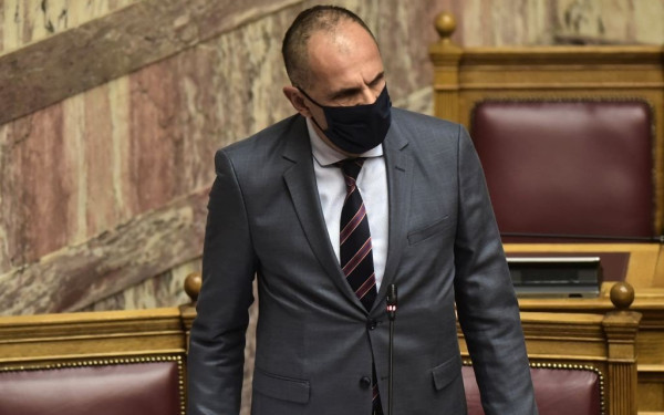 Με ήπια συμπτώματα κορονοϊού ο υπουργός Επικρατείας Γ. Γεραπετρίτης