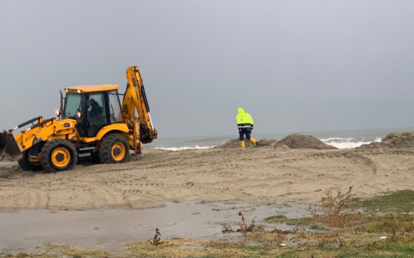 Οπισθοχώρηση από την κυβέρνηση για τις κατεδαφίσεις σε ζώνες αιγιαλών