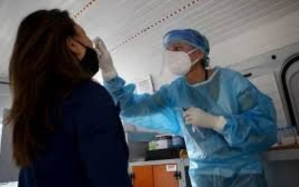 Κορονοϊός: 617 κρούσματα, 470 διασωληνωμένοι, 50 θάνατοι