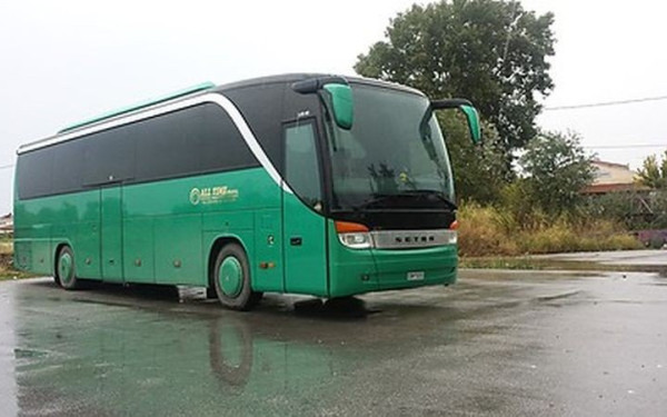 Τρίκαλα: Αλληλομαχαιρώθηκαν μέσα σε λεωφορείο ΚΤΕΛ 