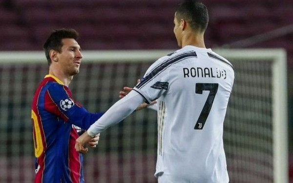 Καθηγητής μαθηματικών βάζει κάτω τα νούμερα και απαντάει στο ερώτημα «Μέσι ή Ρονάλντο»