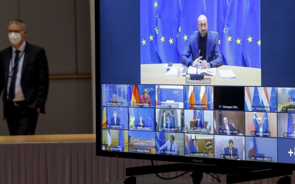 Κορονοϊός-μετάλλαξη: Στα... όπλα η Ευρώπη για τη νέα απειλή