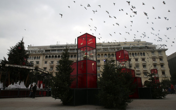 Έτσι θα κάνουμε Χριστούγεννα: Ρεβεγιόν το μεσημέρι με κωδικό μετακίνησης 6 και κάλαντα με... βιντεοκλήση 